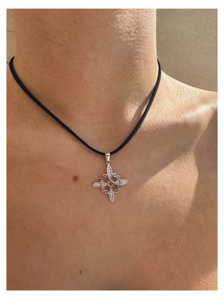 Colgante Nudo de Bruja Circonitas