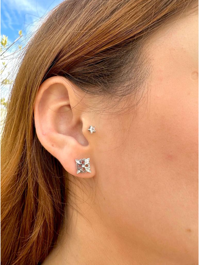 Pendientes Nudo de Bruja Circonitas Plata