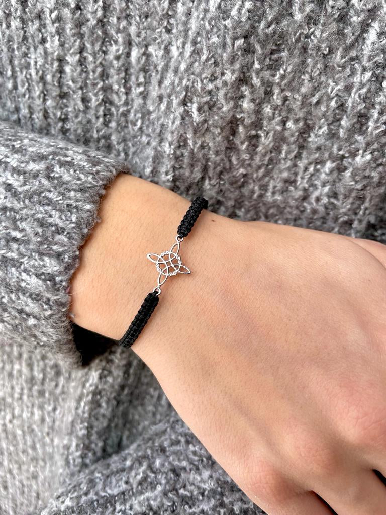 Pulsera Hilo Negro o Rojo Nudo de Bruja Plata